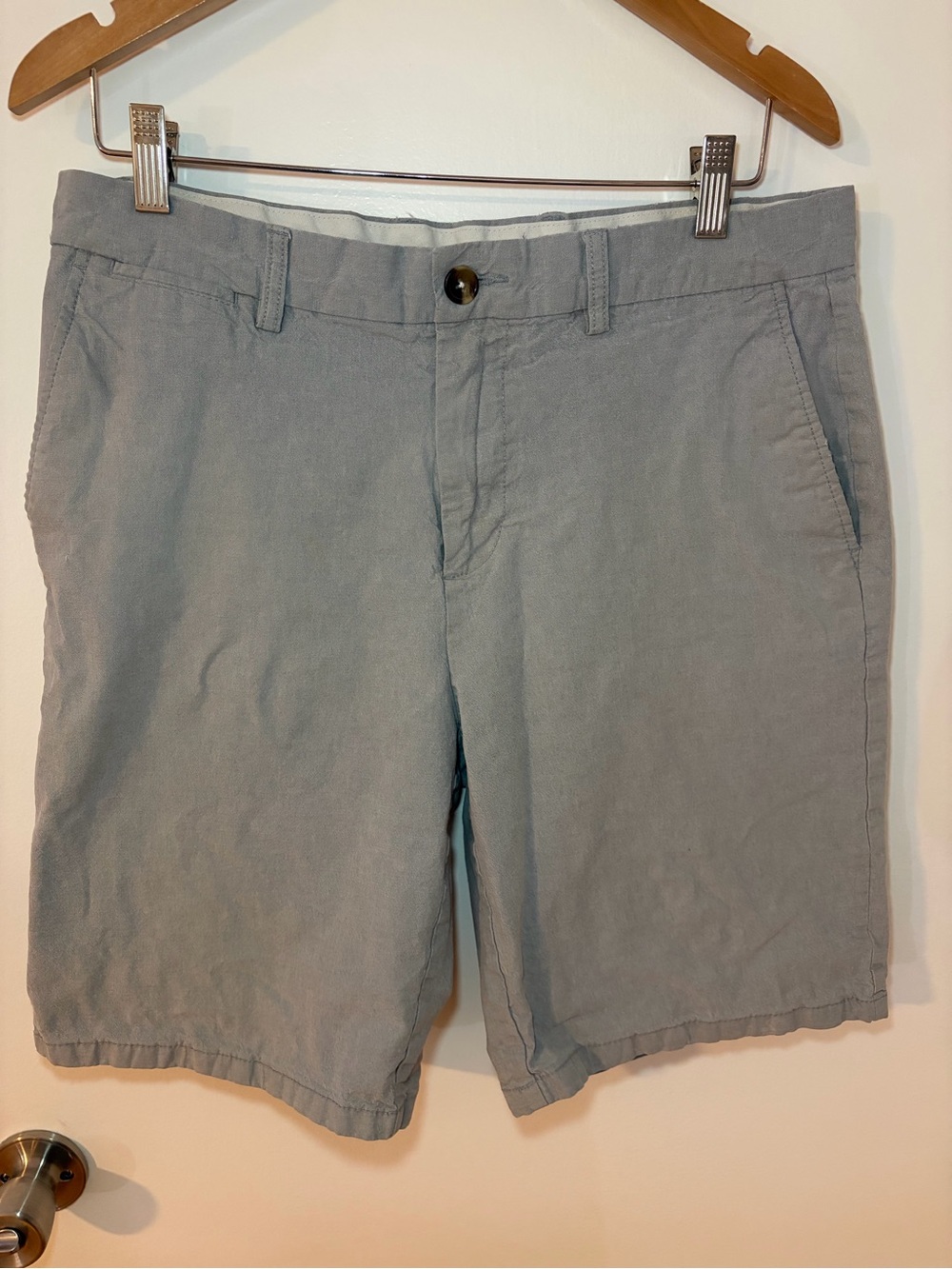 Old Navy Light Gray Flat Front Men's Shorts